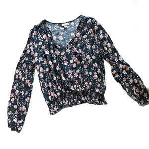 3️⃣for2️⃣5️⃣Women’s floral boho top size medium  by SO